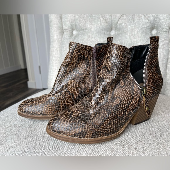 Corkys Shoes - Corkys Boutique Block Heel Shoes Booties Women’s EU 37 Vegan Snakeskin 6.5